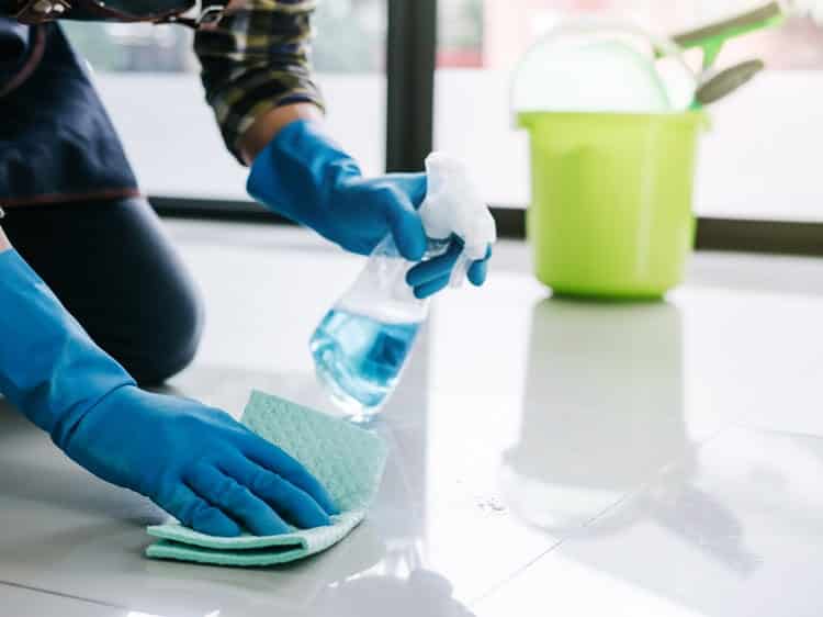 تنظيف الأرضيات والباركيه