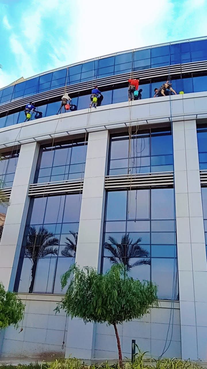 واجهة زجاجية
